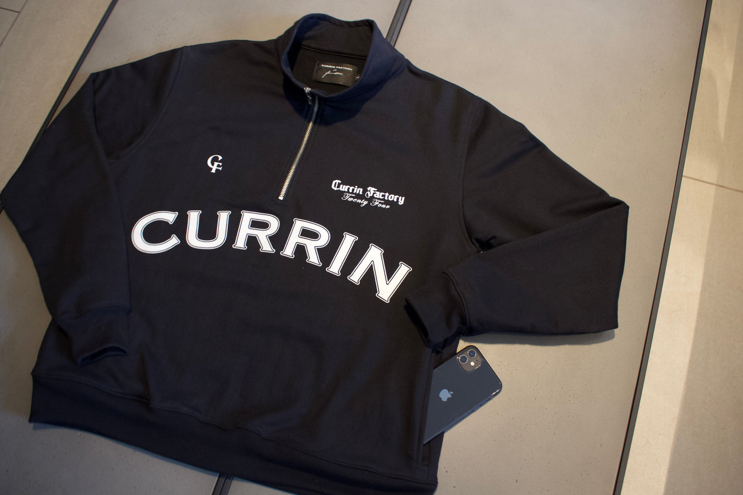 Polerón con cierre medio