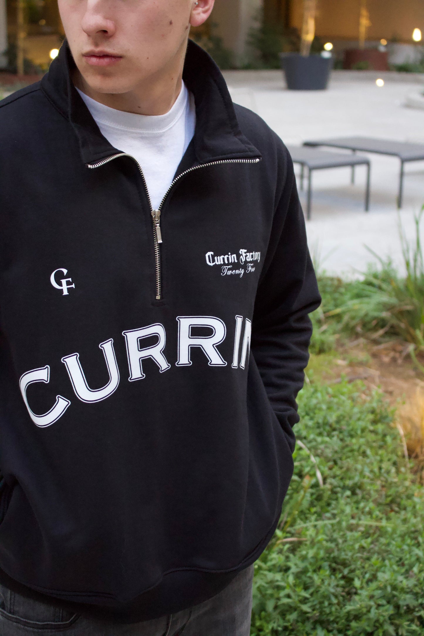 Polerón con cierre medio