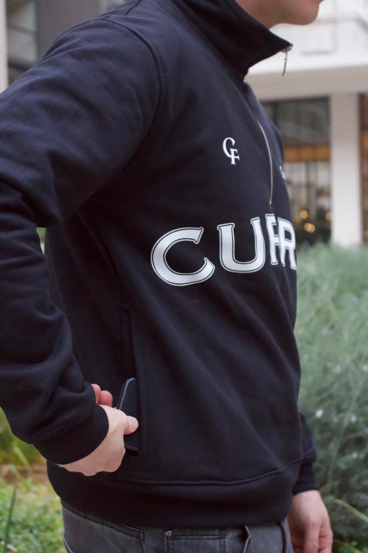 Polerón con cierre medio